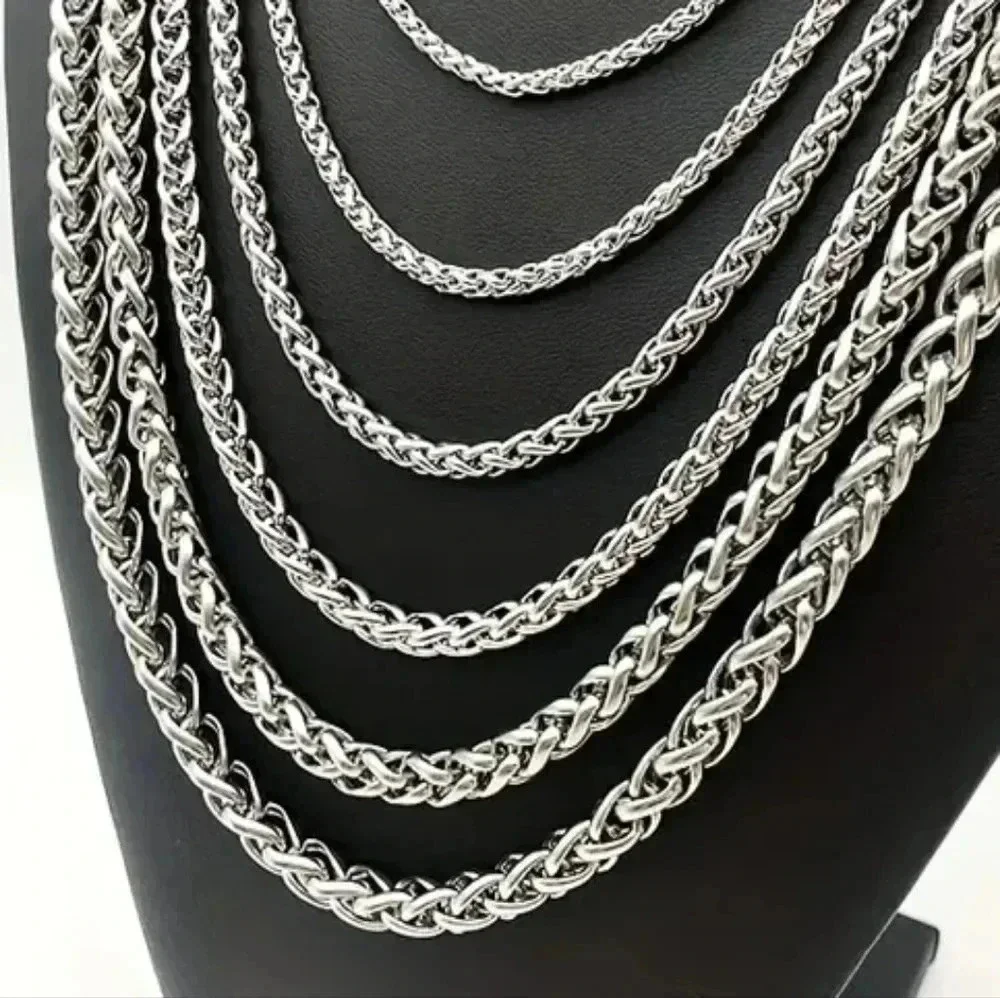 > One unisex stainless steel necklace Elegant